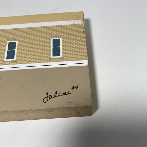 Cat’s Meow 1994 Ritz Theater, Series XII Shelf Sitter 6" x 3.5" x .75" - Picture 10 of 11